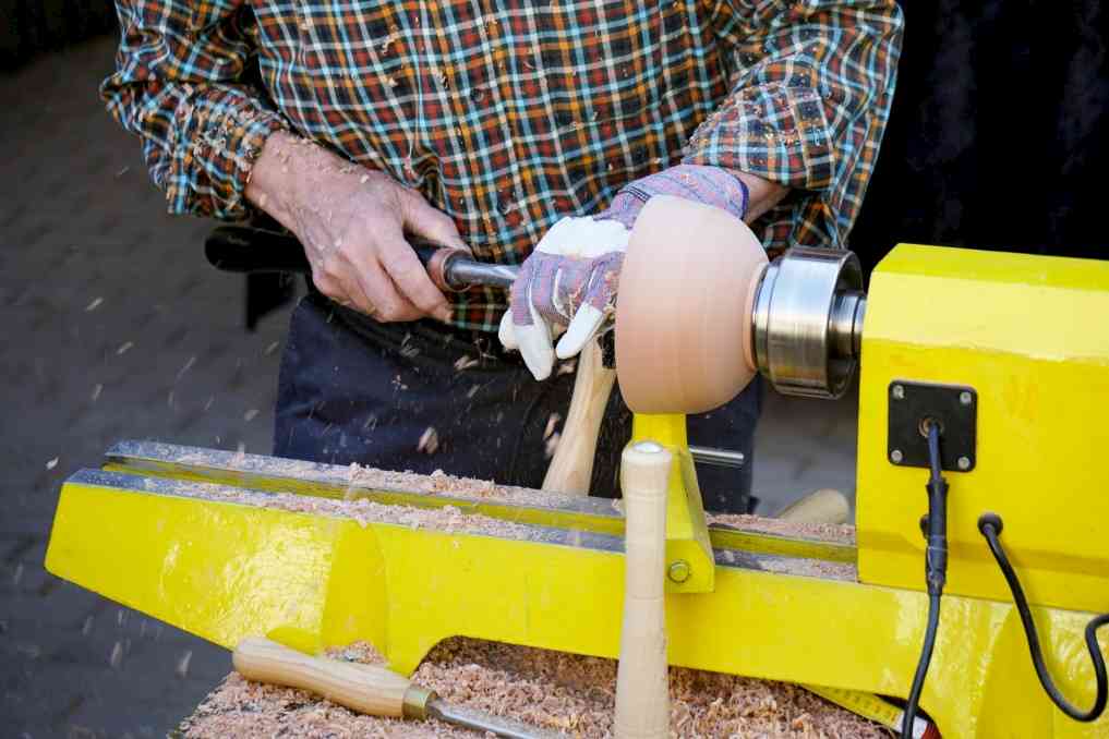 Turning blank into wooden bowl